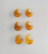 Load image into Gallery viewer, Caramel Stud Earrings
