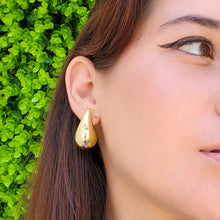 Load image into Gallery viewer, Golden Drops Earrings