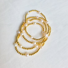 Load image into Gallery viewer, Gold and Pearl Beads Bracelet