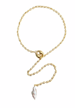 Load image into Gallery viewer, Baroque pearl lariat necklace with gold chain and natural baroque pearl pendant