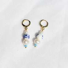 Load image into Gallery viewer, Floral Hoop Earrings