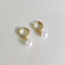 Load image into Gallery viewer, Drop Pearl Small Hoop Earrings

