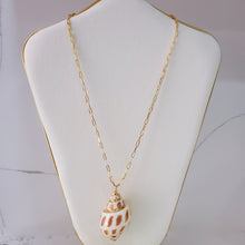 Load image into Gallery viewer, Big Shell Necklace
