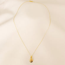 Load image into Gallery viewer, Gold Shell necklace
