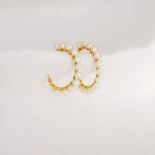 Load image into Gallery viewer, Hoop earrings woven freshwater pearls
