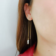 Load image into Gallery viewer, Freshwater Pearls Threader Earrings
