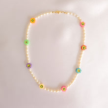 Load image into Gallery viewer, Freshwater Pearls And Smiley Flower Necklace
