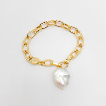 Load image into Gallery viewer, Big Oval link and Pearl Bracelet
