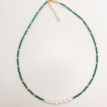 Load image into Gallery viewer, Delicate Pearls and Crystal Necklace Choker
